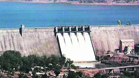 Dam 