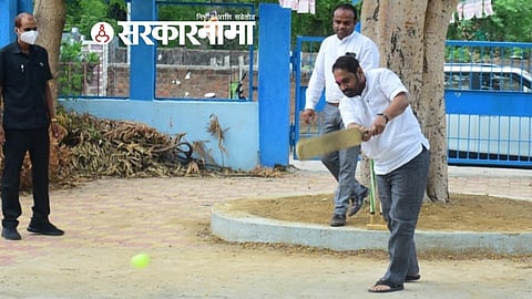 Dr. Nitin Raut was playing Cricket.