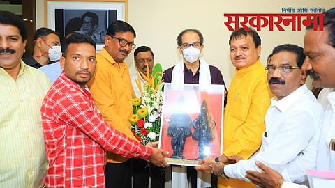 Uddhav Thakre welcomes Prof Sharad Patil & his colligues.
