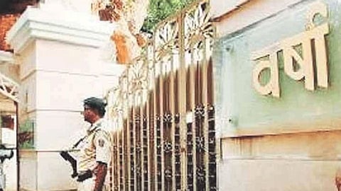 Thackeray Government : मंत्रीपद गेलं तरीही १४ मंत्र्यांचा मुक्काम सरकारी बंगल्यातच! 
