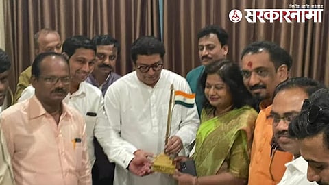 Sudhir Mungantiwar's givt for he Raj Thackeray.