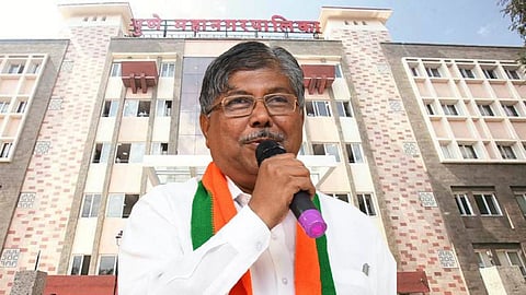 पुणे महापालिकेचे विभाजन करा : चंद्रकांतदादांच्या विधानामुळे नव्या वादाला तोंड फुटले  