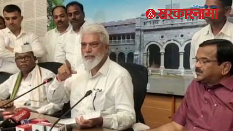 Dada bhuse in Meeting