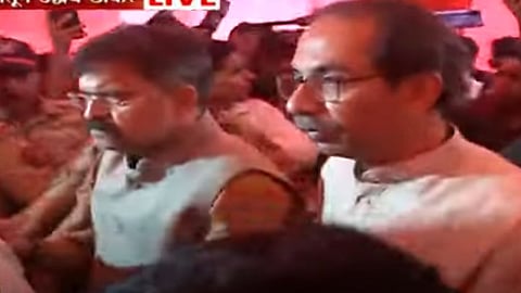 Thackeray At Thane : शिंदेंच्या बालेकिल्ल्यात ठाकरेंची सावली बनले राष्ट्रवादीचे जितेंद्र आव्हाड!