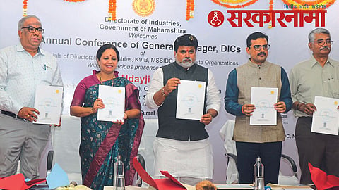 Uday Samant & Devyani Pharande with Officers