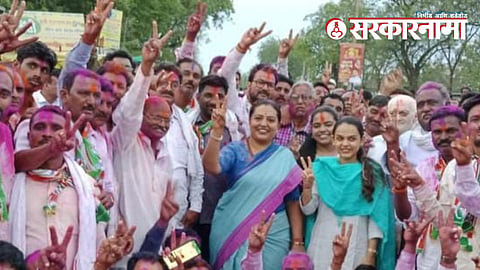 Yashomati Thakur with Others