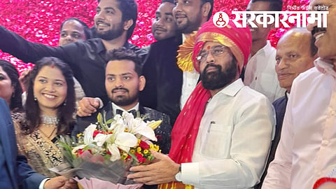 Eknath Shinde with Darade Family