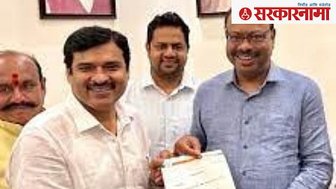 Prakash Balbuddhe with Chandrashekhar Bawankule.