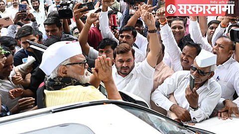 Chhagan Bhujbal with supporters 