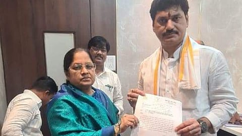 Sumantai Patil-Dhananjay Munde 