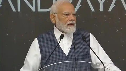 PM Modi Meets Isro Scientists 