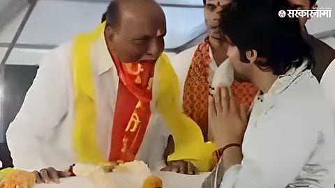 Laxman Dhoble Meet Bageshwar Baba 