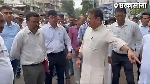 MLA Yogesh Sagar and BMC Officers