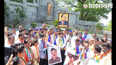 Mahayuti protests Against Jitendra Awhad