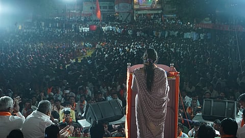 Kannad Assembly Election : महायुतीच्या उमेदवार संजना जाधव यांना  पिशोर येथील सभेत रडू कोसळले