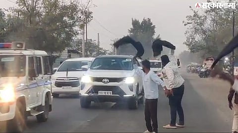 Black flags were shown to Eknath Shinde.