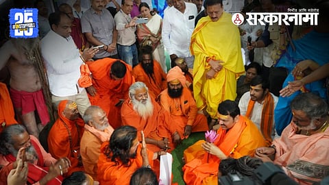 CM Devendra Fadanvis & Sadhus
