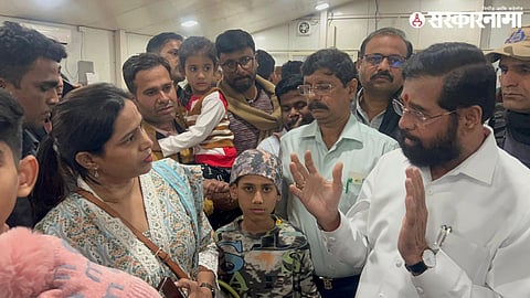  Eknath Shinde meets stranded tourists in Kashmir, assuring safety and coordination following the Pahalgam terror attack.