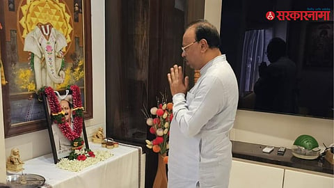 Minister Chandrashekhar Bawankule consoles Gadale family at BJP leader’s home despite his busy schedule