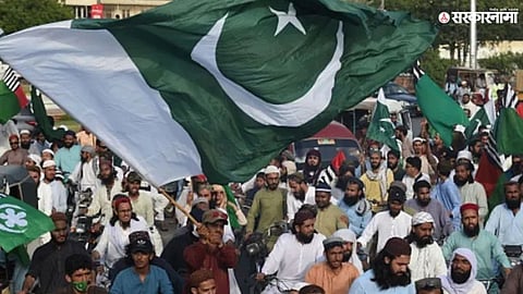 Pakistani citizens protest on the streets, demanding former PM Imran Khan’s release as tensions with India escalate.