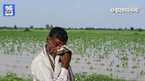 Crop Loss Compensation : अन्नदात्यावर दुहेरी संकट: अतिवृष्टीच्या नुकसानीनंतर आता मदतीसाठी e-KYCचा अडथळा, 11 लाख शेतकऱ्यांची दिवाळी अंधारात?