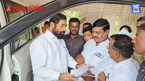 Chief Minister Eknath Shinde meets former MLA Sadashivrao Sapkal during Satara tour, marking a significant reunion with Shiv Sena’s early leadership roots in western Maharashtra.