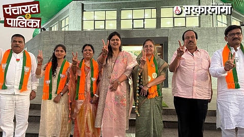 Pankaja Munde With Mayor Candidate On Gopinath Gad News