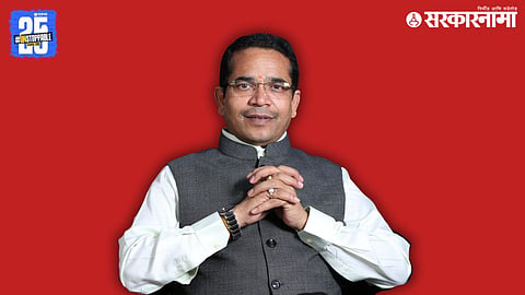 BJP MLA Abhimanyu Pawar seen with former MLAs Busvaraj Patil and Dinkar Mane, whose entry into BJP has altered the political equations of Ausa Assembly constituency.
