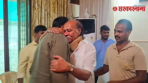 A heart-touching political moment from Tamil Nadu has gone viral after Anbumani Ramadoss met his father and PMK founder S. Ramadoss after a long period of estrangement.