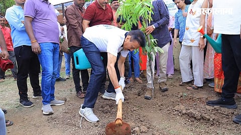 Girish Mahajan 