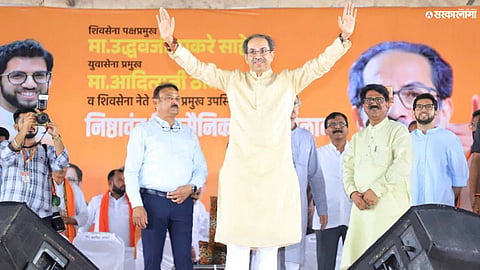 15 Shiv Sena UBT office bearers in Yavatmal submitted their collective resignations after Uddhav Thackeray's district visit, triggering fresh political buzz.