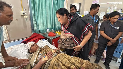 Sunetra Pawar visits injured Warkari accident victims