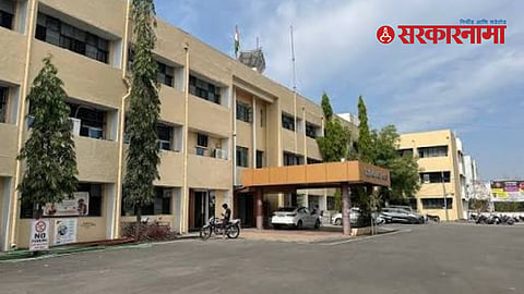 Jalna Collector Ashima Mittal reviews the investigation into alleged irregularities in DPDC-funded road projects, with strict action proposed against officials and contractors.