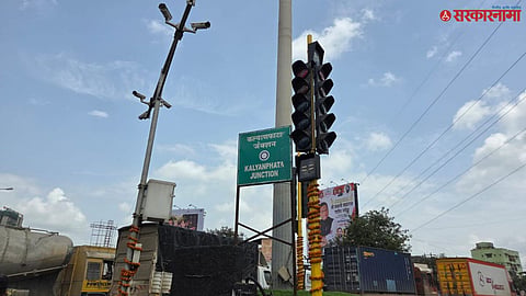 Signal inaugurated by Shiv Sena-BJP leaders reportedly remains closed as NCP criticises the situation.