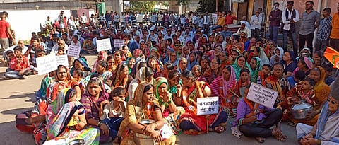 citizens of minister gulabrao patil constituency complain about water shortage 