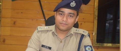 ips gaurav singh slaps chief minister security in charge in kullu 