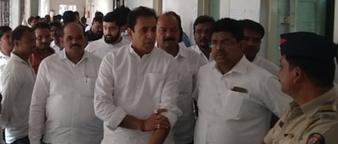 `राष्ट्रवादी'चे नेते अनिल देशमुख पिता-पुत्रांना अटक, सुटका 