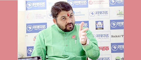 पंधरा दिवसांत बोंडआळी नुकसानग्रस्तांना भरपाई न दिल्यास मंत्र्यांना ठोकून काढू - रविकांत तूपकर 