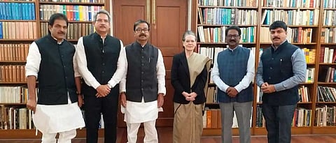  शिवसेना खासदारासाठी " सोनियाचा दिवस ' 
