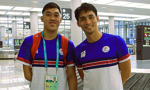 PARA JIN. One-armed taekwondo jin Alain Ganapin (left) with coach Gershon Bautista. 