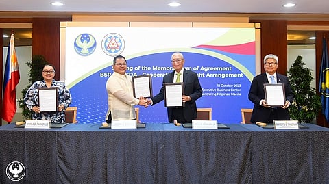 SIGNING. Bangko Sentral ng Pilipinas (BSP) Governor Eli Remolona Jr. (third from left) and Cooperative Development Authority (CDA) Chairman and Undersecretary Joseph Encabo (second from left) sign the memorandum of agreement on the Cooperative Oversight Arrangement on Oct. 18, 2023. Joining them as witnesses are BSP Deputy Governor Mamerto Tangonan (right) and CDA Board Member and Assistant Secretary Myrla Paradillo (left). 