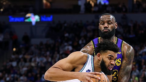 YOUNG GUN VS. VETERAN. Minnesota Timberwolves center Karl-Anthony Towns (left) drives against Los Angeles Lakers forward LeBron James in the NBA regular season game. / AP 