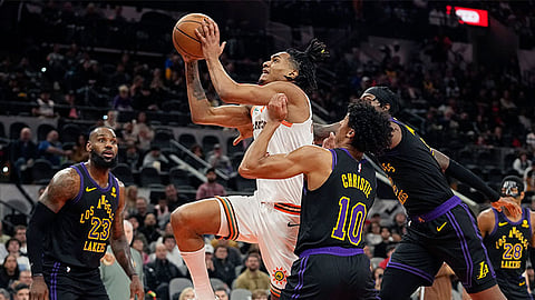 SCORE. San Antonio Spurs guard Devin Vassell, center, drives to the basket past Los Angeles Lakers guard Max Christie (10) during the first half of an NBA basketball game in San Antonio, Friday, Dec. 15, 2023. / AP