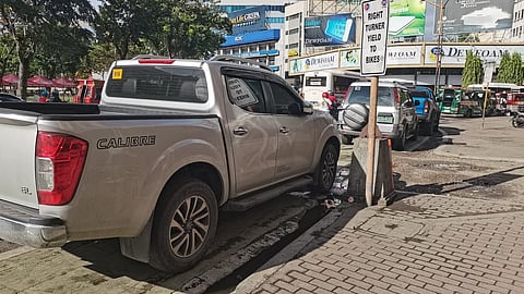 PARKING SPACE AT A PREMIUM. Sometimes luck plays a major role in finding a parking spot in Cebu City, especially in Fuente Osmeña, where the bicycle lane has become a pay-parking area. With parking space at such a premium, one would think the City Government has been making a lot of money. But according to a report submitted by the City Treasurer’s Office, the City’s revenue from pay parking has been declining since 2013, except in 2017. When the City forged a joint venture agreement with a private firm to collect parking fees in 2018, the report showed that the City’s revenue dipped even further. 