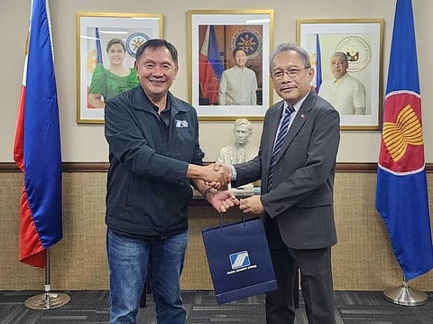 Social Security System (SSS) President and Chief Executive Officer Rolando Ledesma Macasaet (left) paid a courtesy visit to Philippine Ambassador to Singapore, His Excellency Medardo G. Macaraig (right) during his visit to Overseas Filipino Workers (OFWs) in Singapore