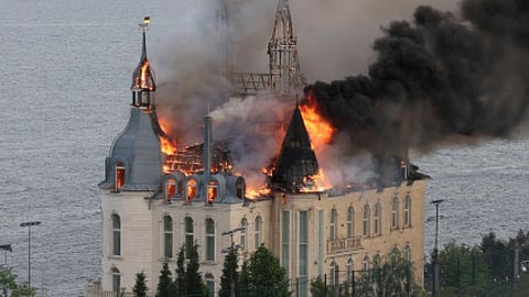 BURNING. A building of the Odesa Law Academy is on fire after a Russian missile attack in Odesa, Ukraine, Monday, April 29, 2024. / 