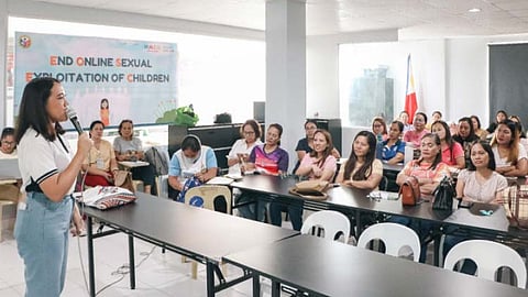ANTI-OSAEC: Ang PLDT ug ang wireless unit niini nga Smart Communications Inc. (Smart), kauban ang Bidlisiw Foundation Inc. ug Terre des Hommes Netherlands nagbansay sa 80 ka mga magtutudlo ug barangay social workers sa dakbayan sa Naga, Cebu sa pagsabot sa Republic Act (RA) 11930, o ang Anti- Osaec ug Anti-Child Sexual Abuse or Exploitation Materials Act, ug RA 11862 o ang Expanded Anti-Trafficking in Persons Act.  / PLDT