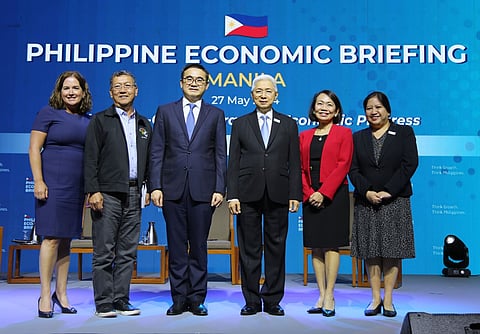 (From left) Moderator Sarah Murphy, DA Undersecretary Asis Perez, Secretary Frederick Go, DTI Secretary Fred Pascual, Private Sector Advisory Council Member Ms. Rizalina Mantaring, Private Public Partnership Center Executive Director Ma. Cynthia Hernandez.
