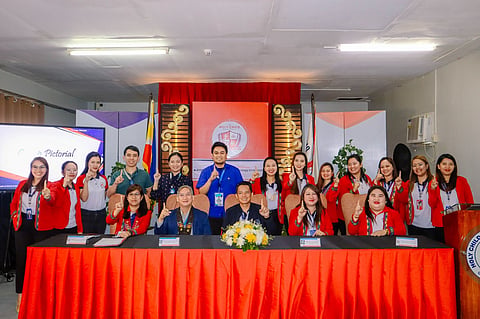 DOST 11 forges partnership with Holy Child College of Davao for STARBOOKS installation.