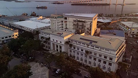 Solar power for Cebu City buildings: Council seals Archival’s ordinance 